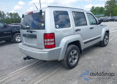 2008 Jeep Liberty Sport z USA, uszkodzony, nr VIN 1J8GN28K98W174572